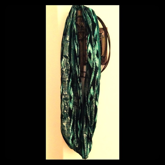 Aztec Infinity Scarf - Picture 1 of 4